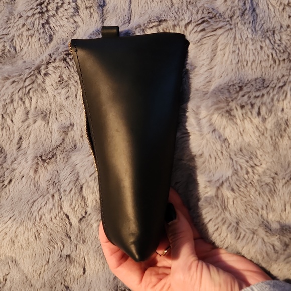 Portland Leather Alpine Pouch - Picture 2 of 6